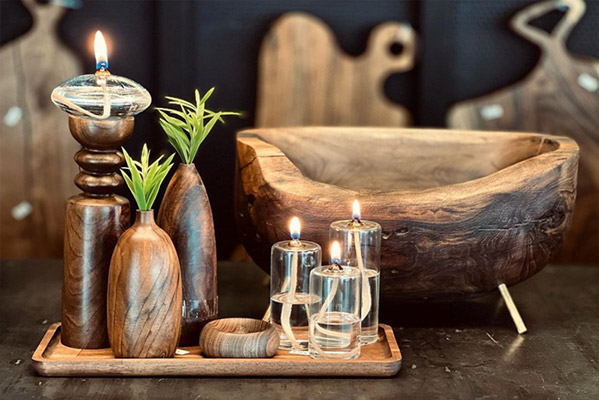 اکسسوری چوبی روی میز اکسسوری چوبی روی میز